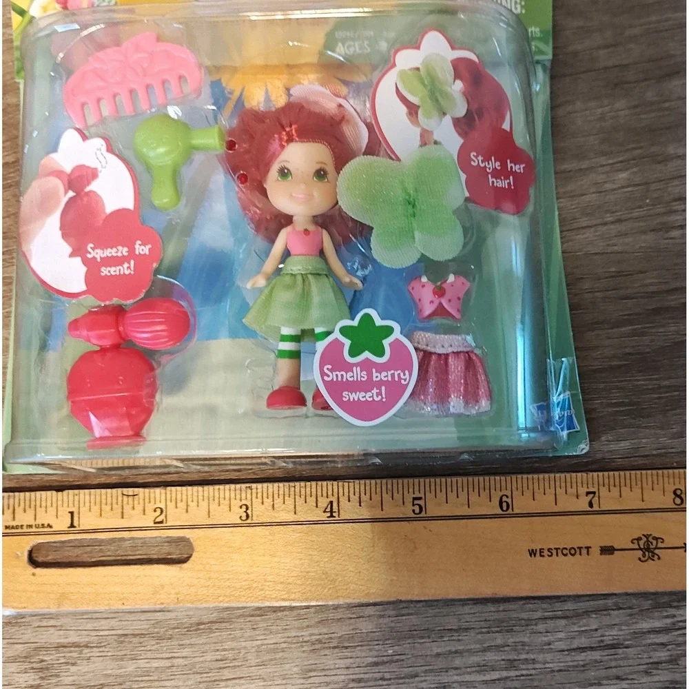 Strawberry Shortcake Mini Doll Toy Pink Green Scented Salon Set 2009 Hasbro